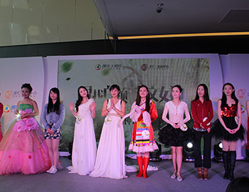 導報美女記者黃雙摘得女神桂冠